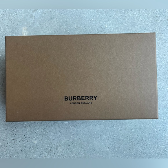 Burberry Daphne Pink Gradient Sunglasses - Picture 3 of 7